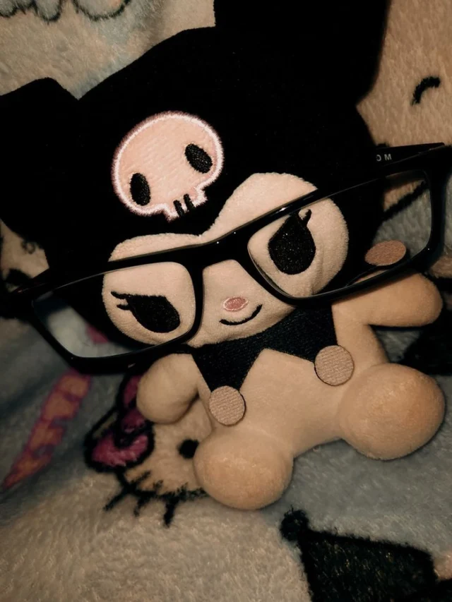 Kuromi PFP girl style with relaxed pose and blush tones