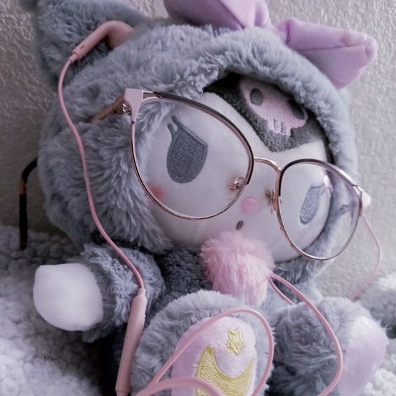 Kawaii Kuromi Sanrio PFP with simplified cheerful design for TikTok profiles