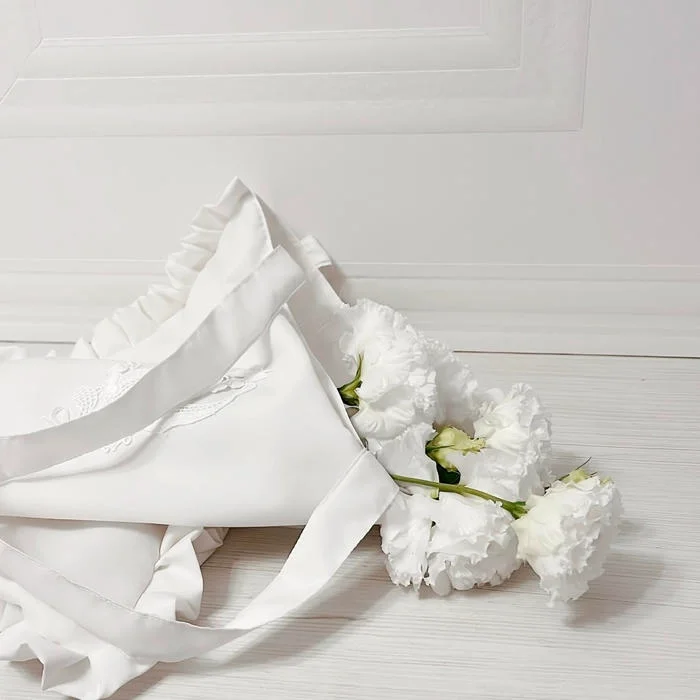 White aesthetic PFP popular styles with diverse pale palette subjects and trend-driven imagery